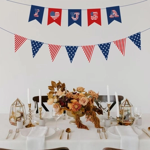 Bannières de fête du Jour de l'Indépendance avec lettrage I Love USA et motifs étoiles et rayures