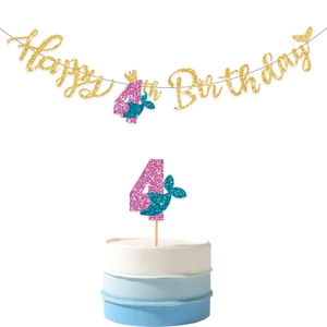 Détail de la bannière scintillante et du topper de gâteau sirène pour 4ème anniversaire