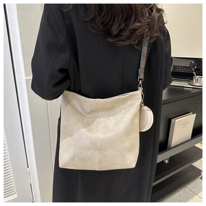 Detail of beige large capacity tote bag with textured leather and patterned wide strap