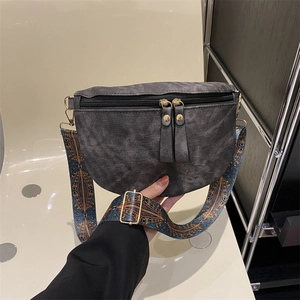 Sac de Poitrine en Cuir PU Vintage pour Femme Avec Large Bandoulière Bohème Sac Bandoulière Rétro pour Voyage Décontracté