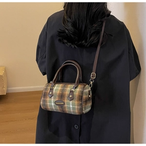 Detail of Boston-style plaid bag with leather handles and Fashion Bags emblem
