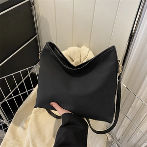 Minimalist Women Shoulder Bag Matte PU Leather Hobo Tote Bag Large Capacity Commuter Underarm Bag With Adjustable Strap