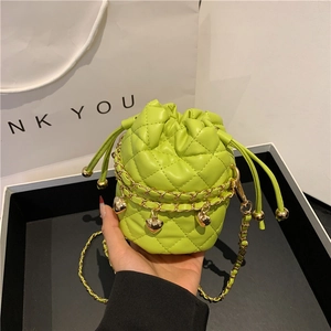 Women Quilted Bucket Bag Stylish PU Leather Drawstring Crossbody Bag With Gold Chain Strap And Heart Pendants Casual Commute Bag