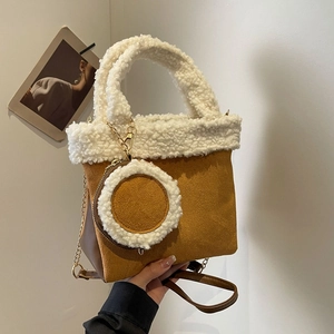 Schicke Patchwork-Handtasche aus Wildleder und weißem Plüsch mit Umhängeriemen und Münzfach