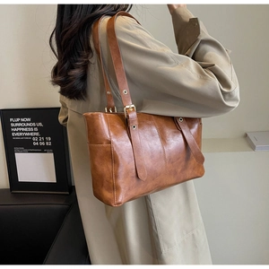 Bolso tote vintage marrón de piel sintética con acabado encerado y correas ajustables