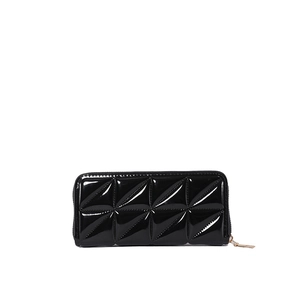 Mini portefeuille noir en cuir verni avec motif géométrique et fermeture dorée