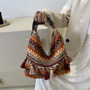 Sac fourre-tout tissé bohème avec glands colorés et bandoulière à motif ethnique