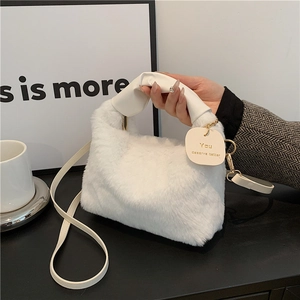 Sac à main en peluche blanche chic avec poignées en cuir et bandoulière pour femmes