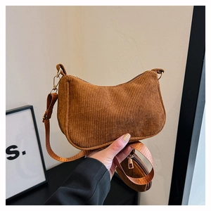 Sac bandoulière en velours côtelé marron avec large sangle et petit porte-monnaie