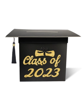 Détail de la boîte à cartes Graduation 2023 avec couvercle en toque et gland doré