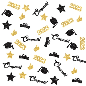 Macro de confettis de remise de diplôme 2026 avec des étoiles noires et dorées brillantes