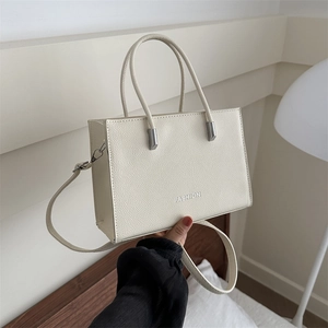 Damen PU Leder Umhängetasche Lychee Muster Buchstabendruck Quadratische Handtasche Mit Verstellbarem Riemen Für Den Alltag