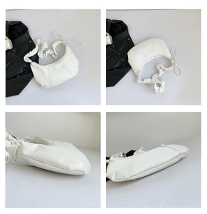 Vues détaillées sous plusieurs angles du sac nuage plissé blanc avec bandoulière texturée