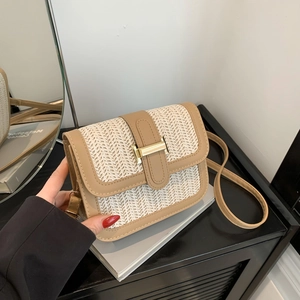 Petit Sac Bandoulière en Paille Tissée pour Femme Avec Bordure en Cuir PU Sac à Épaule Carré Rétro Mode Boucle en H