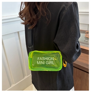 Détail du mini sac bandoulière transparent vert néon avec imprimé Fashion Mini Girl
