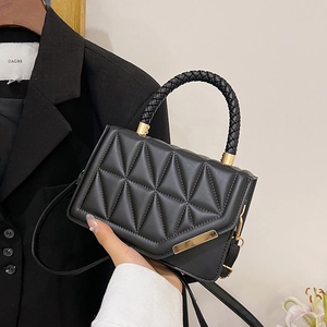 Sac à Main Femme en Cuir PU Matelassé Géométrique Triangulaire Poignée Tressée Bandoulière Accessoires Dorés