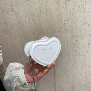 Women Heart Shaped Shoulder Bag PU Leather Mini Crossbody Bag With Chain Strap Fashion Small Lipsticks Pouch Purse Gift