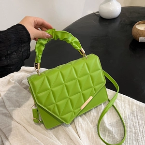 Sac à main matelassé vert fluo avec poignée froncée et fermoir doré pour femme