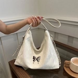 Sac Hobo pour Femme en Cuir PU Plissé Boucle en Métal Papillon Sac à Épaule Décoration de Chaîne Sac Fourre-tout Grande Capacité Style Doux Cool