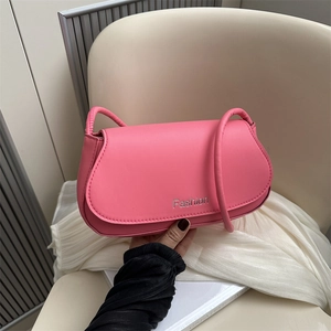 Chic pink faux leather half-moon shoulder bag with Fashion lettering and slim handle