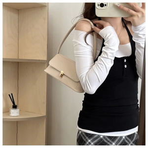 Chic off-white faux leather shoulder bag featuring a sleek gold rectangular clasp