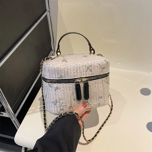Women Vintage Straw Woven Bucket Bag Floral Embroidery Chain Crossbody Bag Fashion Box Shape Vanity Case Handbag