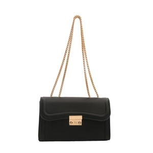 Sac sous le bras classique en cuir noir avec chaîne dorée et fermoir rectangulaire