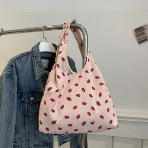 Sac fourre-tout en velours côtelé rose avec imprimé fraise et bandoulière simple