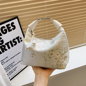 New Chinese style white handbag with elegant floral embroidery and metal handle