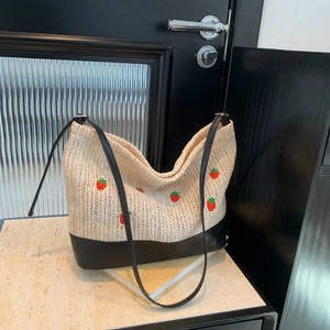 Sac Cabas en Paille Brodé Fraise pour Femme Sac à Bandoulière Tissé Décontracté d'été Avec Fond en Cuir PU Sac Seau de Plage