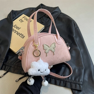 Nischen-Design PU-Leder Schmetterling Bowling Handtasche Für Damen Süß Cool Umhängetasche Mit Wolken-Anhänger Y2K Tasche