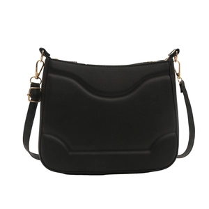 Borsa a spalla nera in pelle design francese con cuciture curve e tracolla regolabile
