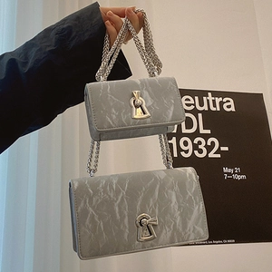 Women Niche Fashion Small Square Bag Wrinkle Texture PU Leather Chain Crossbody Bag With Keyhole Lock Minimalist Shoulder Bag