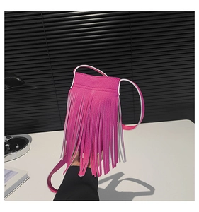 Detail of pink tassel crossbody bag with lychee pattern PU leather and white contrast piping