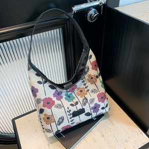 Minimalist large-capacity tote bag with colorful floral jacquard and black leather strap