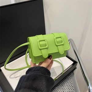 Kleine hellgrüne Cambridge Tasche mit doppelten Schnallen und dünnem Schultergurt für Damen