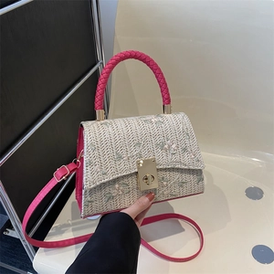 Sac à bandoulière en paille brodé de fleurs avec anses roses pour femmes