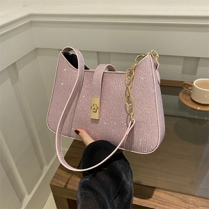Sac sous le bras chic à paillettes roses avec chaîne dorée et fermoir rotatif pour femmes