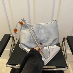 Sac nuage givré argenté avec anse en perles d'ambre et bandoulière longue et fine