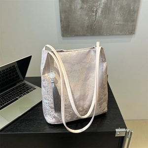 New Chinese style jacquard tote bag with traditional embroidery and grey tassel charm