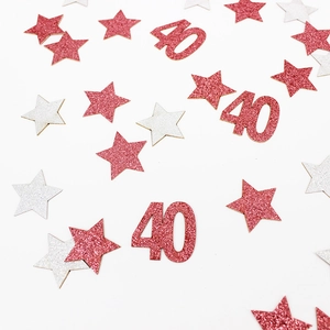 Primer plano de confeti brillante oro rosa y plata con estrellas y número 40