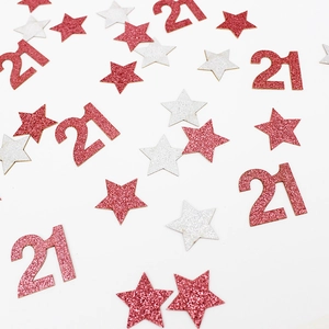 Detalle de confeti de estrellas con purpurina rosa y plata para mesa de 21 cumpleaños