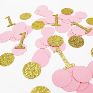 Confettis ronds roses et chiffre 1 pailleté doré pour déco de premier anniversaire