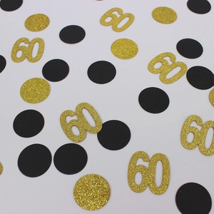 Detail van zwart en goud 60 jaar verjaardag confetti met glitter voor tafeldecoratie