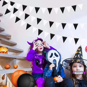 Halloween black and white triangle banner decoration for indoor party atmosphere