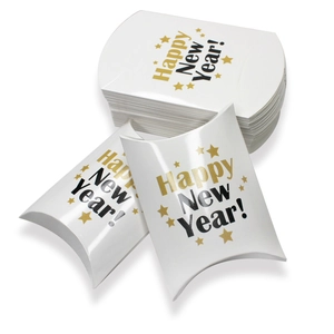 Witte kussenvormige geschenkdoos met gouden Happy New Year print en sterren voor feesten