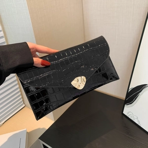 Pochette Enveloppe Gaufrée Crocodile pour Femme Sac à Main de Soirée en Cuir Verni Métallique Avec Boucle Coeur en Métal pour Club