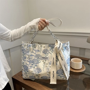 Women Floral Canvas Tote Bag Blue Hydrangea Print Shoulder Bag With Chain Strap And Letter Ribbon Embroidery Fashion Handbag