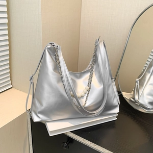 Women Large Capacity PU Leather Tote Bag Fashion Artificial Pearl Metal Chain Decoration Urban Minimalist Commuter Shoulder Hobo Handbag
