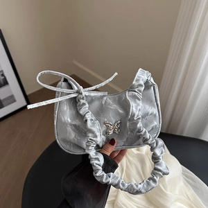 Sac Sous le Bras Froncé pour Femmes Avec Décoration Papillon en Métal Argenté Sac à Épaule Plissé Mode pour Fête